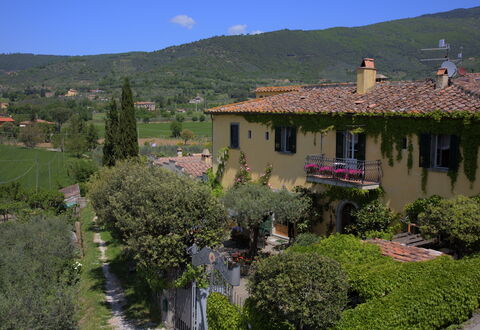 Villa Toppani Del Sodo: Village De Montagne, Propriété, Paysage Naturel, Zone Rurale, Village, Bâtiment, Maison, Zone Résidentielle, Domicile, Biens