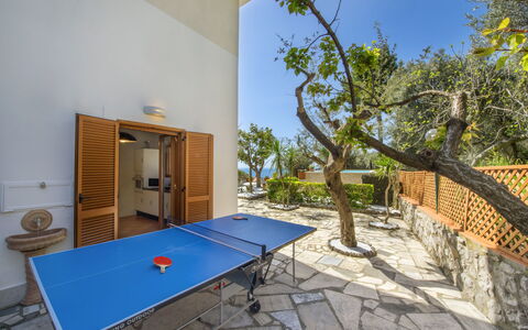 Villa Nerano: Propriété, Pièce, Bâtiment, Maison, Immobilier, Villa, Arbre, Appartement, Design Intérieur, Vacances