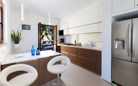 Villa Nerano: Meubles, Design Intérieur, Cuisine, Comptoir, Sol, Cabinetry, Appareil De Cuisine, Sol, Bois, Plafond