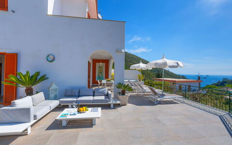 Villa Nerano: Pot De Fleur, Recours, Chaise, Plante D'Appartement, Eco Hôtel, Chaîne De Montagnes, Hôtel, Villa, Biens, Balcon