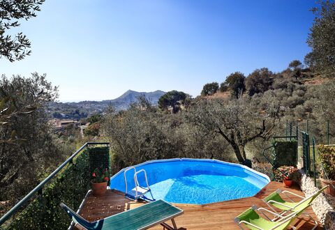 La Villa Dell'olio: Ciel, Ressources En Eau, L'Eau, Montagne, Feuille, Bleu Azur, Plante, Piscine, Arbre, Paysage Naturel