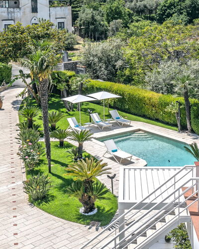 Villa Antonietta: Plante, L'Eau, Propriété, Piscine, Arbre, Bâtiment, Design Urbain, Végétation, Herbe, Loisir