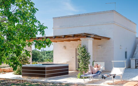 La Torretta - Corte dei Messapi: Plante, Bâtiment, Ciel, Ombre, Mobilier De Jardin, Bois, Maison, Porte, Nuage, Arbre