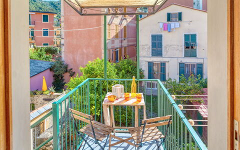 Luigina - Levanto: Quartier, Immobilier, Zone Résidentielle, Domicile, Maison, Balcon, Porche, Peindre, Arrière-Cour