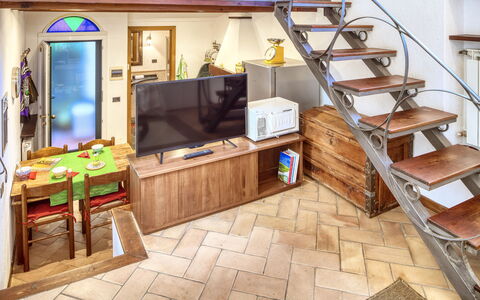 Mario - Levanto: Pièce, Design Intérieur, Téléviseur, Télévision, Design Intérieur, Électroménager, Porte, Écran Plat