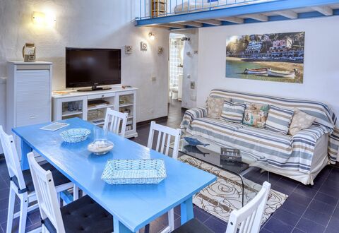 Appartamento Ivana - Levanto: Pièce, Design Intérieur, Table, Meubles, Canapé, Téléviseur, Salon, Domicile, Écran Plat