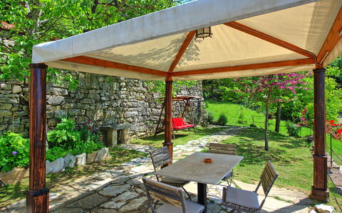 Villa Ancora: Plante, Propriété, Meubles, Communauté Des Plantes, Table, Ombre, Tableau De Plein Air, Botanique, Mobilier De Jardin, Chaise