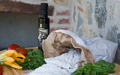 Villa Miravalle: Aliments, Vaisselle, Ingrédient, Bouteille, Table, Orange, Aliments Naturels, Fruit