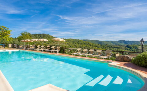 Borgo San Vincenti: L'Eau, Ciel, Plante, Nuage, Propriété, Piscine, Bleu, Arbre, Mobilier De Jardin, Architecture
