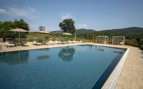 Campo Valerio: L'Eau, Ciel, Ressources En Eau, Piscine, Plante, Nuage, Bleu Azur, Arbre, Mobilier De Jardin, Loisir