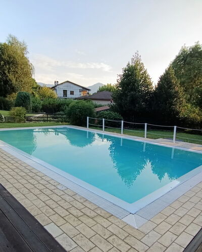 Luino 400: L'Eau, Ciel, Ressources En Eau, Plante, Propriété, Piscine, Bâtiment, Arbre, Ombre, Rectangle