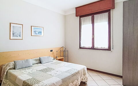 Bonatti: Lit, Literie, Design Intérieur, Meubles, Chambre, Sol, Drap De Lit, Sol, Pièce, Bois