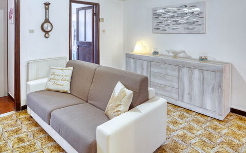 Nina Home - Levanto: Canapé, Meubles, Propriété, Cadre, Cabinetry, Bois, Design Intérieur, Rectangle, Sol, Salon