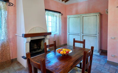 Morganite: Table, Meubles, Propriété, Bleu, Bleu Azur, Chaise, Bois, Design Intérieur, Sol, Fenêtre