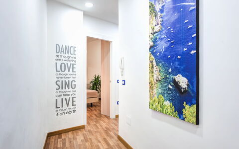 Loving Times Apartment: L'Eau, Plante, Design Intérieur, Peindre, Bois, Art, Mur, Sol, Sol, Bâtiment