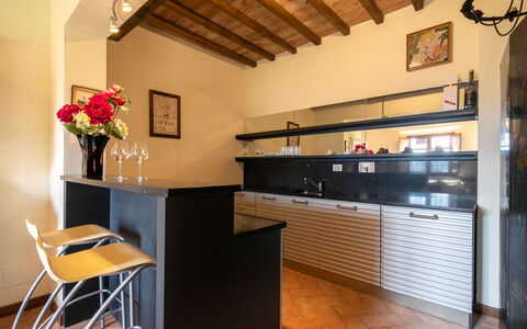Grezzano Villa: Meubles, Cabinetry, Bâtiment, Comptoir, Fleur, Bois, Plante, Cuisine, Design Intérieur, Architecture