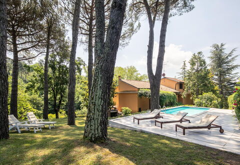 Villa Del Mugello: Plante, Bâtiment, Propriété, Ciel, Ombre, Arbre, Maison, Lot Terre, Nuage, Piscine