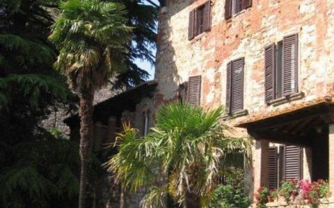Residenza D'epoca: Plante, Bâtiment, Propriété, Fenêtre, Pot De Fleur, Maison, Arbre, Ciel, Arecales, Quartier
