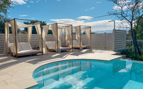 Villa Mimosa - Diano Marina: L'Eau, Nuage, Ciel, Propriété, Piscine, Plante, Bleu Azur, Ombre, Bâtiment, Architecture