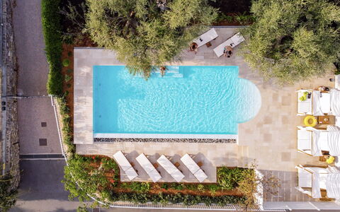 Villa Mimosa - Diano Marina: Plante, Bâtiment, L'Eau, Bleu Azur, Rectangle, Design Urbain, Condominium, Quartier, Ombre, Arbre