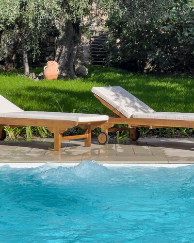 Villa Mimosa - Diano Marina: L'Eau, Meubles, Plante, Mobilier De Jardin, Piscine, Ombre, Arbre, Balancelle, Loisir, Paysage