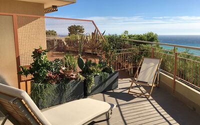 Ventimiglia 633: Ciel, Meubles, Plante, Propriété, L'Eau, Chaise, Nuage, Mobilier De Jardin, Bois, Ombre