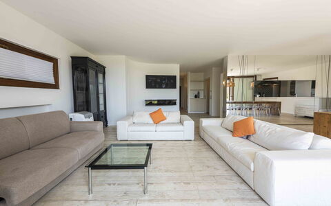 Casina Dell'acquaborra: Meubles, Canapé, Sol, Sol, Design Intérieur, Bois, Salon, Plafond, Table, Appartement