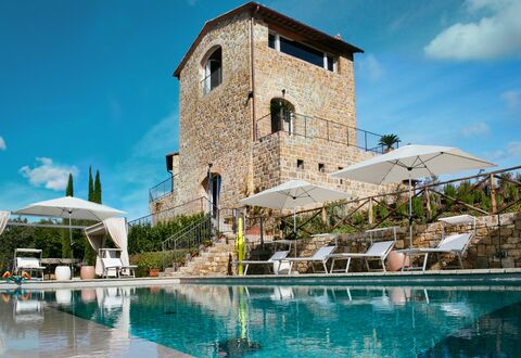 Villa Castiglioni: L'Eau, Ciel, Nuage, Plante, Bâtiment, Bleu, Piscine, Bleu Azur, Arecales, Maison