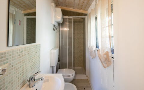 Casa Del Colle: Miroir, Évier, Robinet, Propriété, Luminaire Plomberie, Salle De Bains, Lavabo, Bois, Design Intérieur, Bâtiment