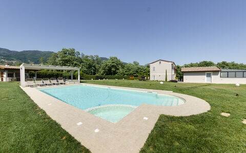 Tenuta Il Giardino Proprietà: Ciel, L'Eau, Piscine, Bâtiment, Plante, Ombre, Lot Terre, Sol, Sol, Arbre
