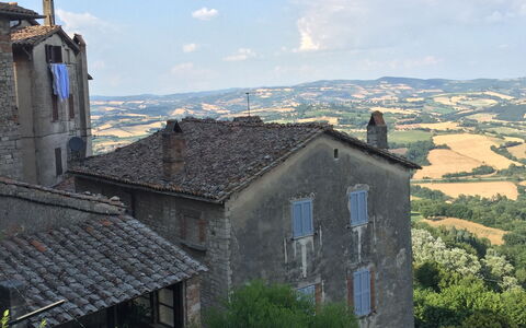 La Terrazza Di Todi: Nuage, Ciel, Plante, Bâtiment, Propriété, Fenêtre, Maison, Chalet, Zone Résidentielle