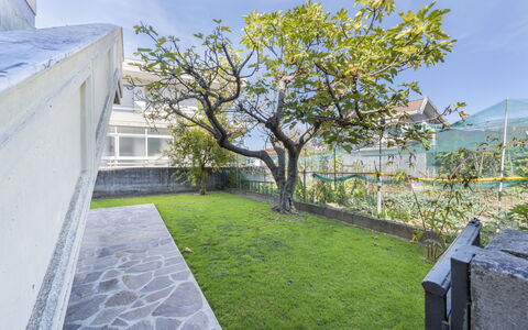 Residenza Garosi: Plante, Ciel, Propriété, Feuille, Bâtiment, Lot Terre, Arbre, Architecture, Surface De La Route, Design Urbain