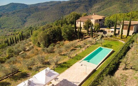Villa Dorothea: Ciel, Plante, Propriété, Communauté Des Plantes, Montagne, Arbre, Pente, Lot Terre, Végétation, Piscine