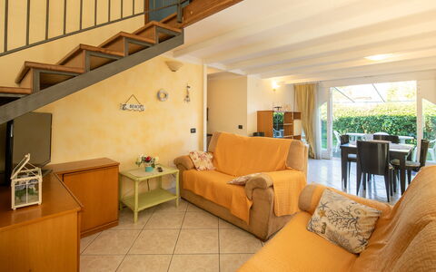 Villa Isola: Meubles, Propriété, Table, Confort, Canapé, Bâtiment, Orange, Bois, Design Intérieur, Sol