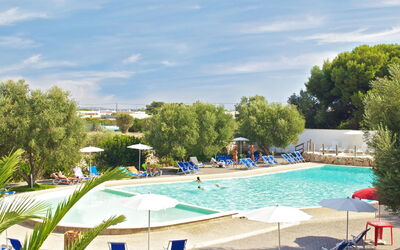 Porto Cesareo 604: L'Eau, Plante, Nuage, Propriété, Piscine, Ciel, Arbre, Bleu Azur, Plan D'Eau, Loisir