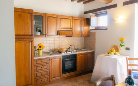 Villa Lugnano: Cabinetry, Comptoir, Meubles, Propriété, Évier, Chaise, Cuisine, Appareil De Cuisine, Bâtiment, Cuisinière