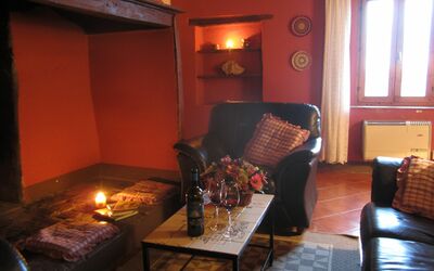 Appartamento Sanchimento: Bâtiment, Propriété, Meubles, Table, Fenêtre, Chaise, Design Intérieur, Bois, Salon, Confort