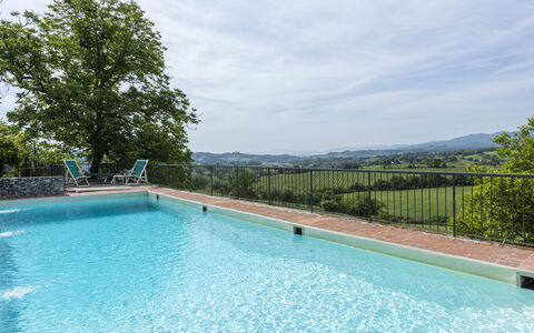 Villa Vigliano: L'Eau, Ciel, Nuage, Ressources En Eau, Propriété, Plante, Piscine, La Nature, Bleu Azur, Arbre