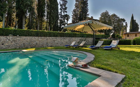 Villa Vaccoli: L'Eau, Plante, Propriété, Ciel, Parapluie, Piscine, Arbre, La Nature, Bleu Azur, Ombre