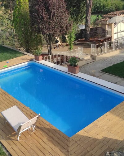 Quercitella: L'Eau, Plante, Bâtiment, Propriété, Meubles, Piscine, Chaise, Bleu Azur, Mobilier De Jardin, Ombre
