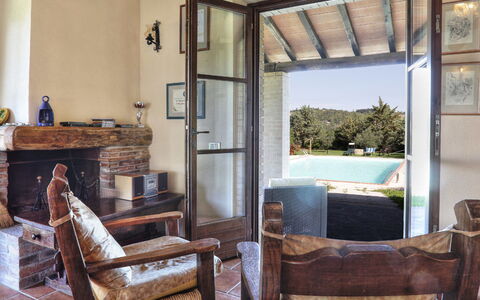 Villa Le Selvole: Meubles, Propriété, Table, Bâtiment, Chaise, Bois, Design Intérieur, Architecture, Salon, Ombre