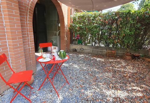 Bianca: Propriété, Meubles, Table, Plante, Mobilier De Jardin, Chaise, Tableau De Plein Air, Bâtiment, Ombre, Bois