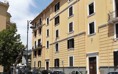 Sotto Il Segno dei Pesci: Bâtiment, Fenêtre, Appartement, Quartier, Zone Résidentielle, Ville, Design Urbain, Familiale