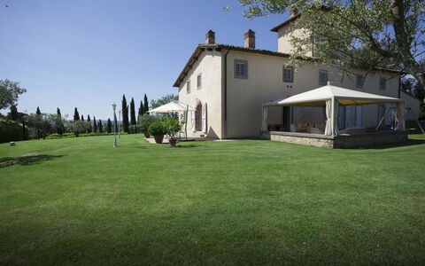 Chianti Fornace 1: Ciel, Bâtiment, Plante, Propriété, Fenêtre, Arbre, Maison, Porte, Lot Terre, Paysage