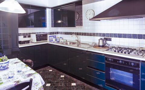 Apartment Fernanda - Levanto: Comptoir, Cabinetry, Propriété, Meubles, Cuisine, Robinet, Produit, Bâtiment, Tiroir, Cuisinière