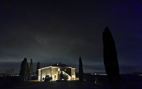Casa Insieme: Atmosphère, Ciel, Fenêtre, Nuage, Crépuscule, Bâtiment, Horizon, Ville, Teintes Et Ombres, Paysage