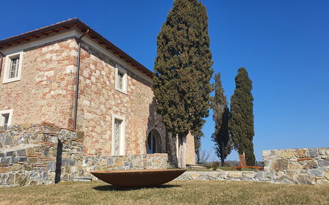 Casa Insieme: Ciel, Bâtiment, Fenêtre, Plante, Bleu Azur, Architecture, Maison, Bois, Herbe, Paysage
