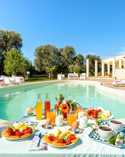 Villa Käthe Con Piscina Privata: L'Eau, Aliments, Ciel, Table, Jour, Propriété, Vaisselle, Plante, La Nature, Arbre