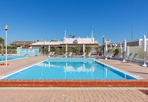 Villa Il Pesco: L'Eau, Ciel, Piscine, Bleu Azur, Loisir, Composite, Mobilier De Jardin, Des Loisirs, Rectangle, Ombre