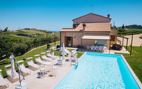 Villa Clair: Piscine, Recours, Hôtel, Villa, Mobilier De Jardin, Chaise, Hacienda, Centre De Loisirs, Eco Hôtel, Thermes